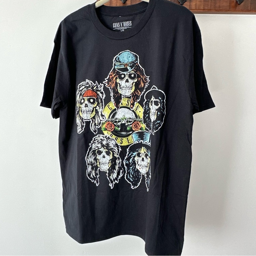 Guns N Roses Official  Rock T-shirt 100%cotton Mint Condition never worn